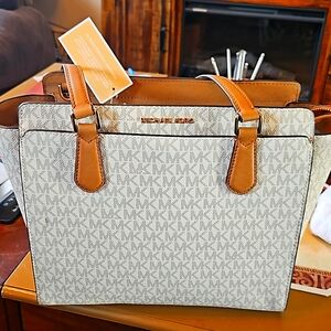 Michael Kors DeeDee mid conv tote